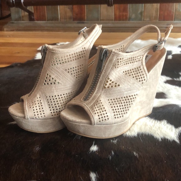 Not Rated Wedges - Picture 3 of 6